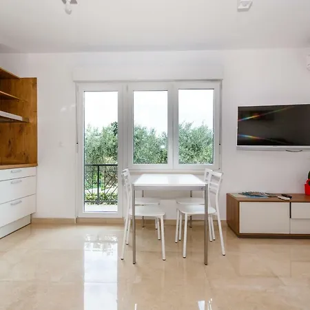 Apartment Maslina *